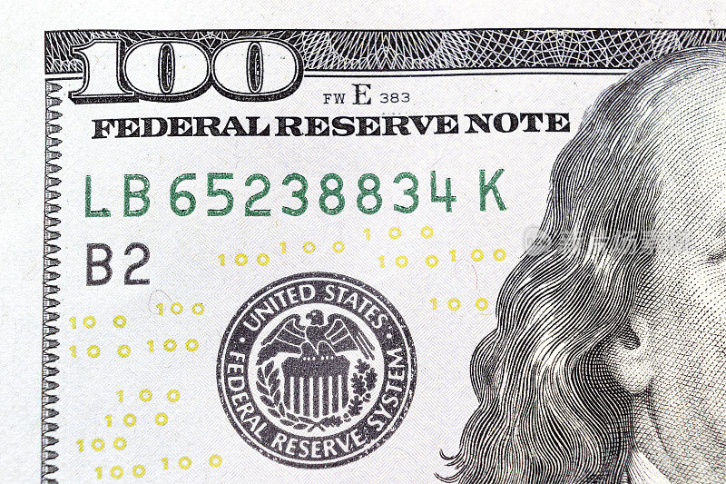 新100美元碎片，美国联邦储备银行纸币碎片。美元美元收盘。One hundred.新样品的钱。